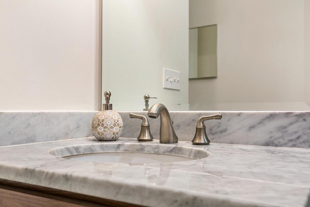 1 And 2 Bedroom Private Condos Steps Away From French Quarter New Orleans Eksteriør billede