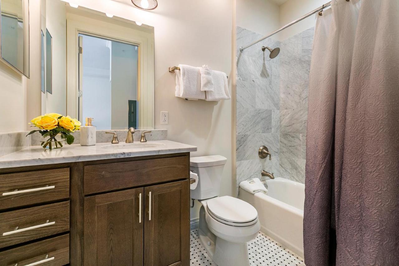 1 And 2 Bedroom Private Condos Steps Away From French Quarter New Orleans Eksteriør billede