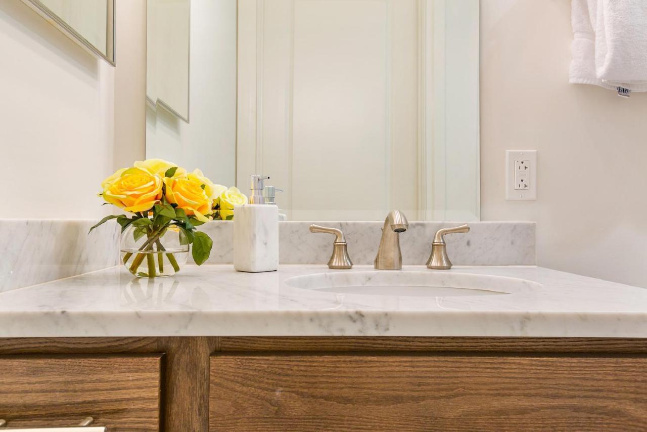 1 And 2 Bedroom Private Condos Steps Away From French Quarter New Orleans Eksteriør billede
